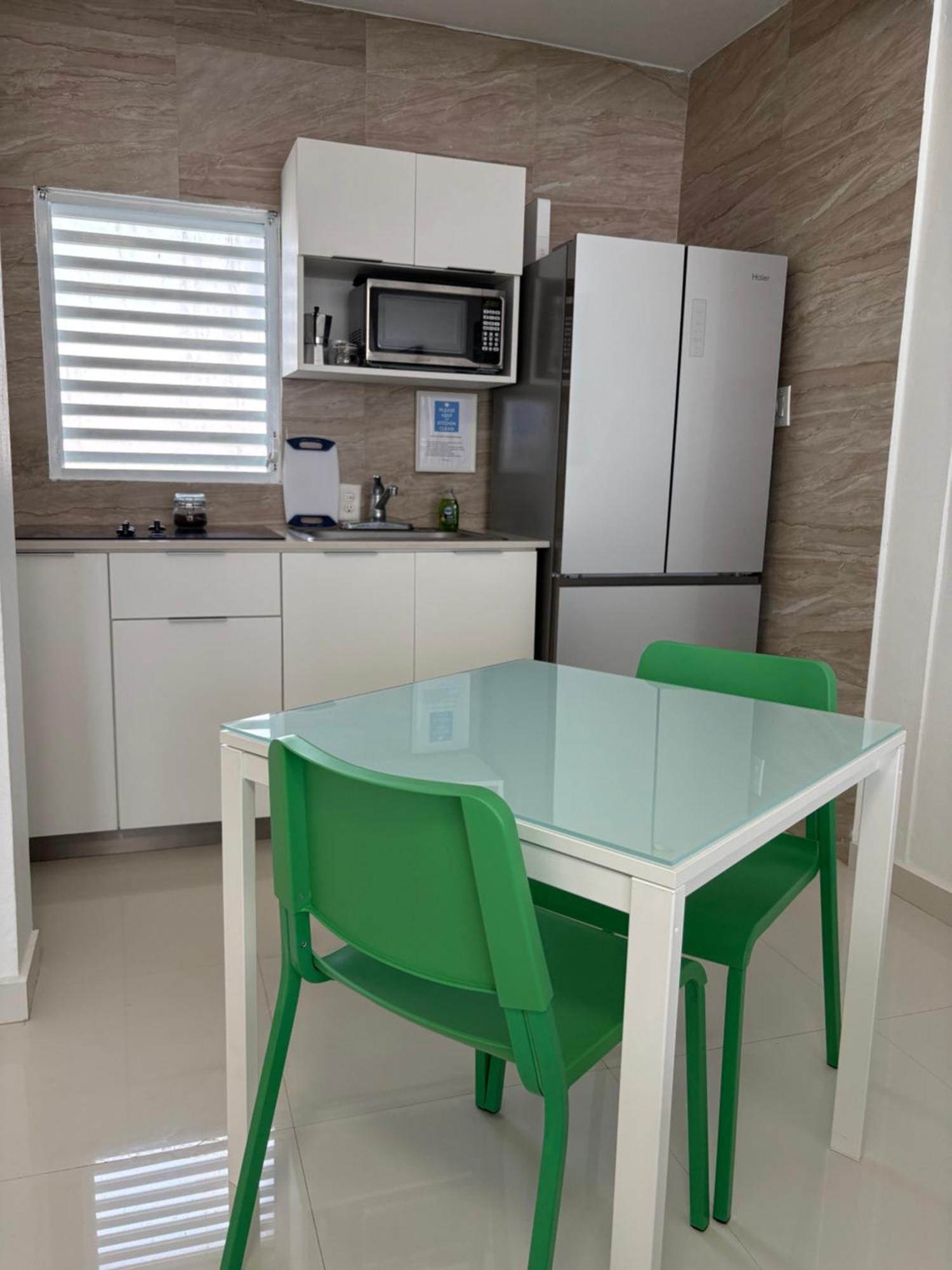Posada Centric Studio Isla Verde San Juan Eksteriør billede