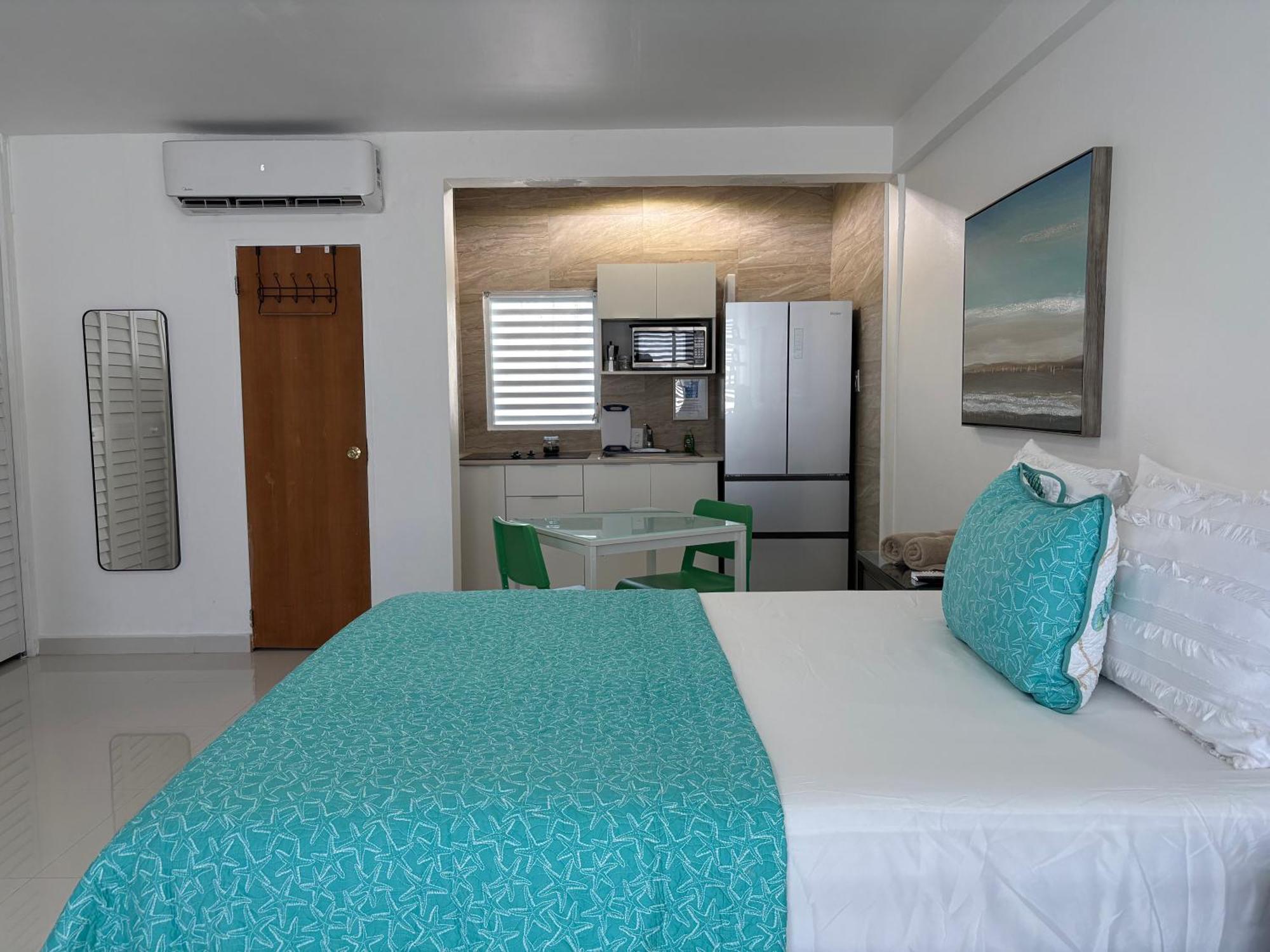 Posada Centric Studio Isla Verde San Juan Eksteriør billede